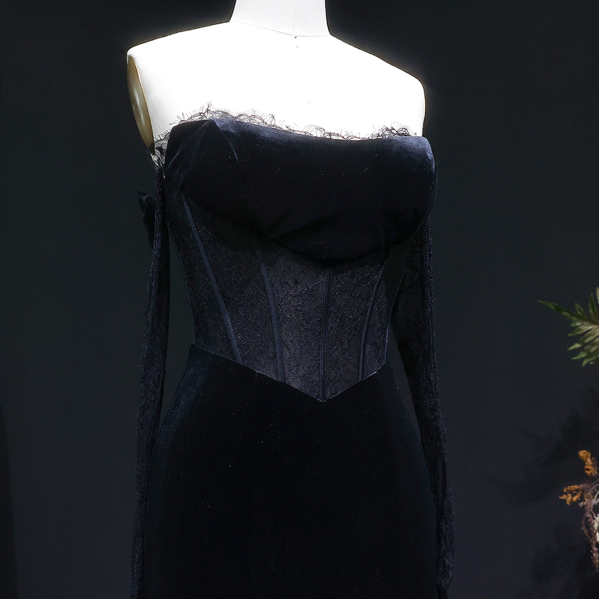 Luxury Black Strapless Corset Bodice Velvet Evening Dress with Gloves SF538