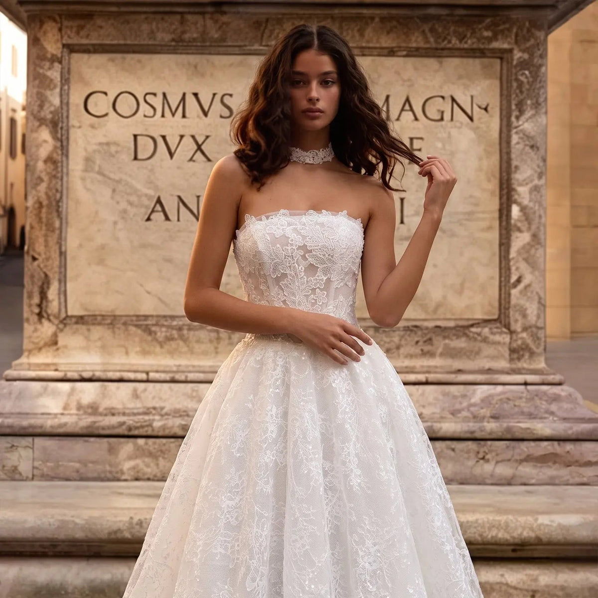 White Corset Strapless Lace Applique Tulle Bridal Ball Gown Wedding Dress SW611
