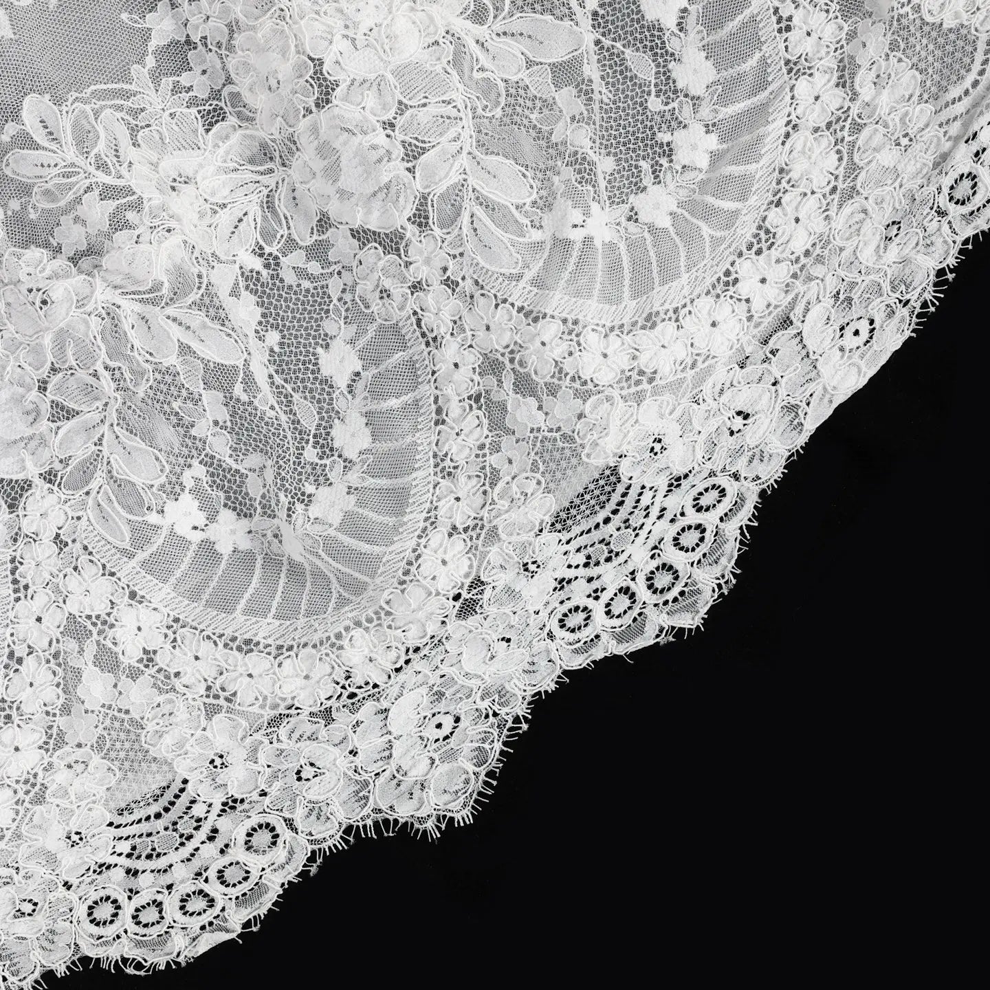 White Lace Spaghetti Strap Bridal Gown Square Neck Beaded Corset Ball Gown SW612