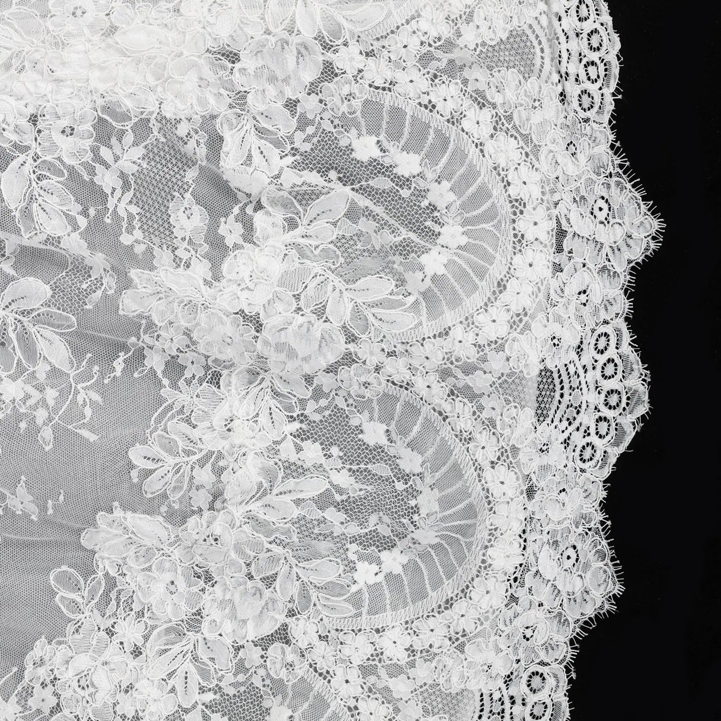 White Lace Spaghetti Strap Bridal Gown Square Neck Beaded Corset Ball Gown SW612