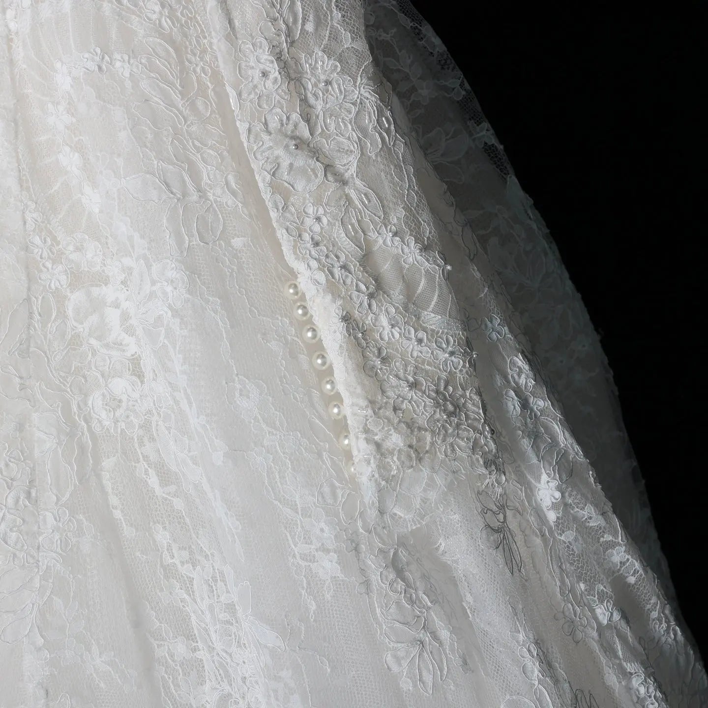 White Floral Lace Ball Gown Wedding Dress with Sweetheart Neckline and Detachable Long Sleeves SW677