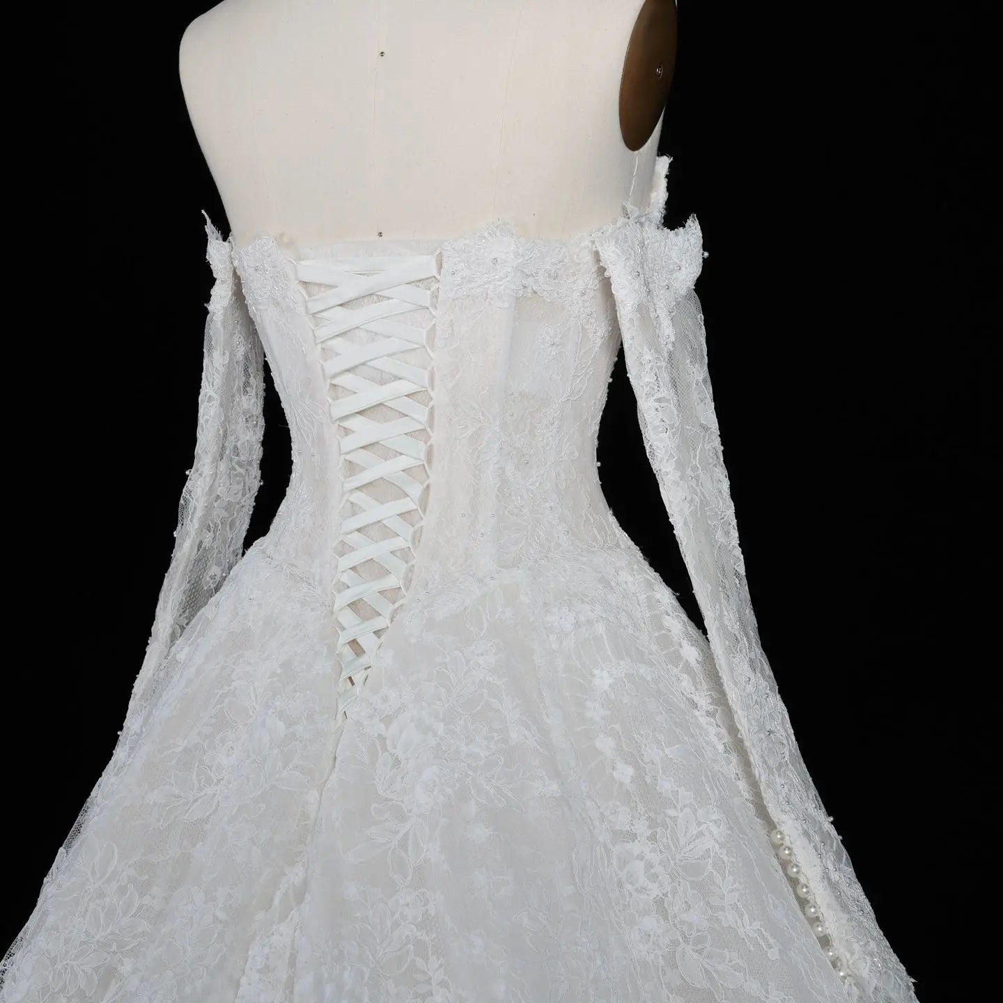 White Floral Lace Ball Gown Wedding Dress with Sweetheart Neckline and Detachable Long Sleeves SW677