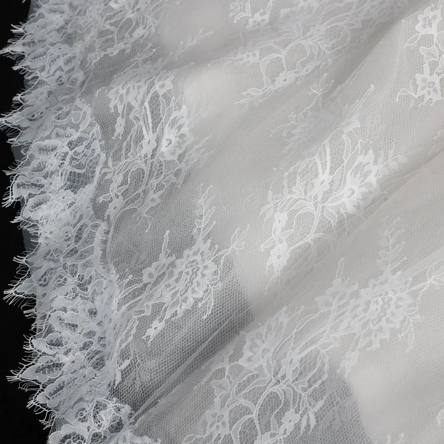 White Lace and Tulle Ball Gown Wedding Dress Off the Shoulder Beaded Bridal Dress SW679